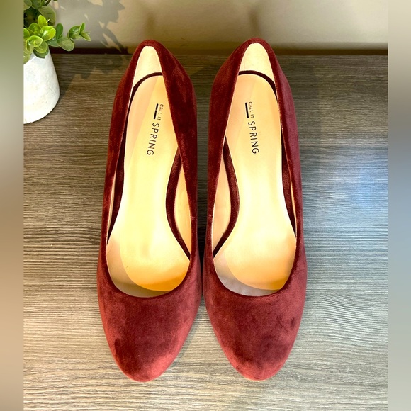 Spring Red Velvet Pumps - Picture 4 of 9